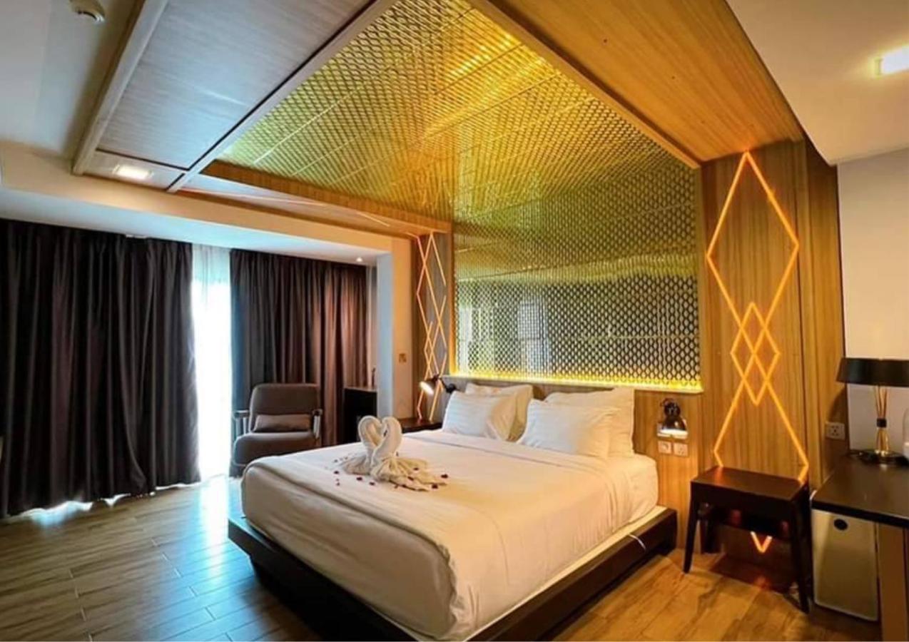 Holatel Hotel Фитсанулок Екстериор снимка