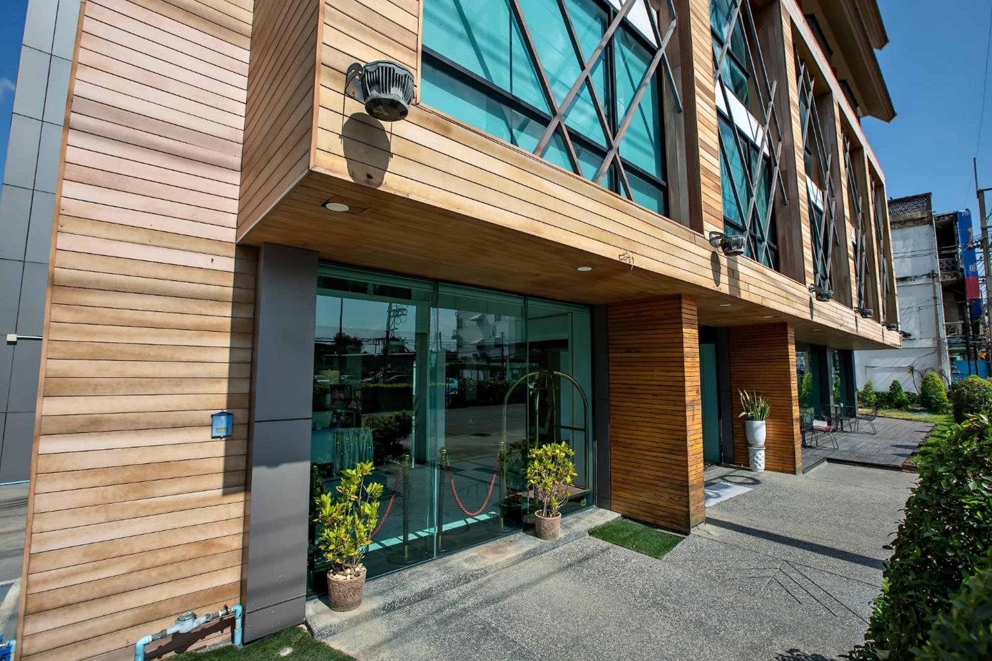 Holatel Hotel Фитсанулок Екстериор снимка