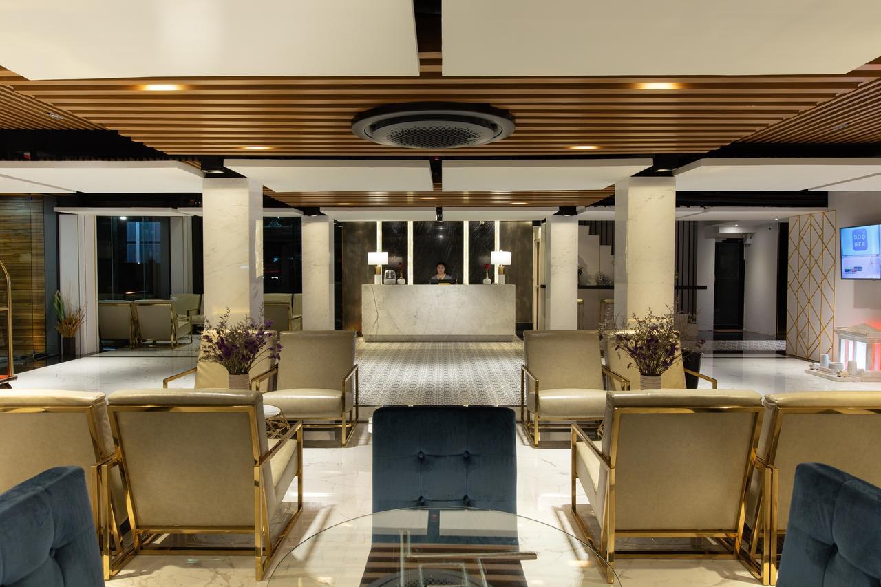 Holatel Hotel Фитсанулок Екстериор снимка